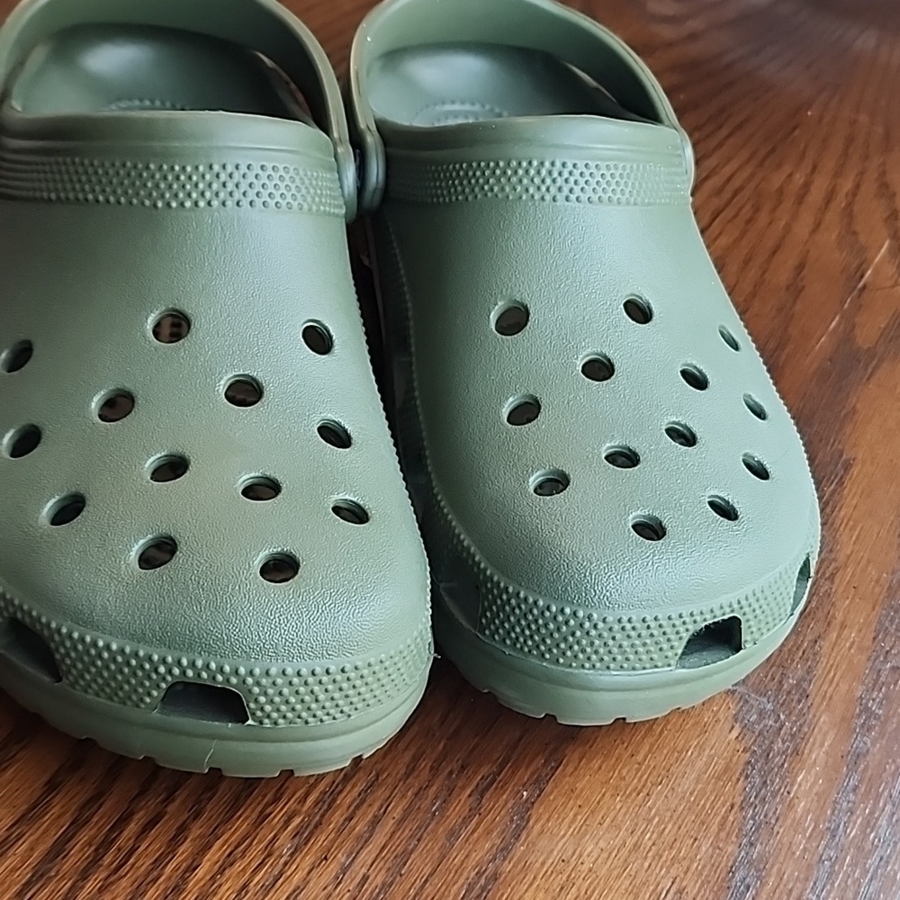 Crocs Classic Clogs Adult Size W11/M9 Green Lightweight - Picture 8 of 8